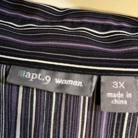 Womens 3X apt 9 button up top.  3/4 sleeve. Purple pin stripes. Good condition - Picture 3 of 4